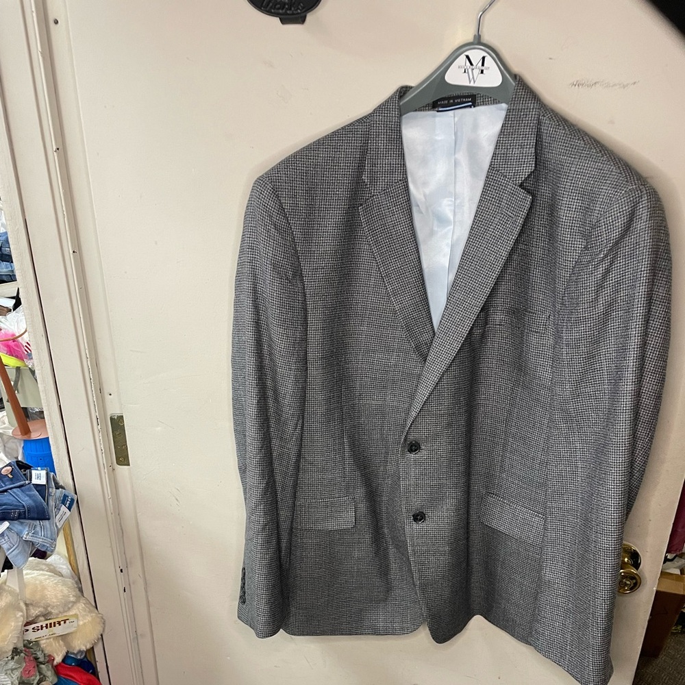 Tommy Hilfiger men’s gray tweed, size 48R, silk/wool blend sport jacket